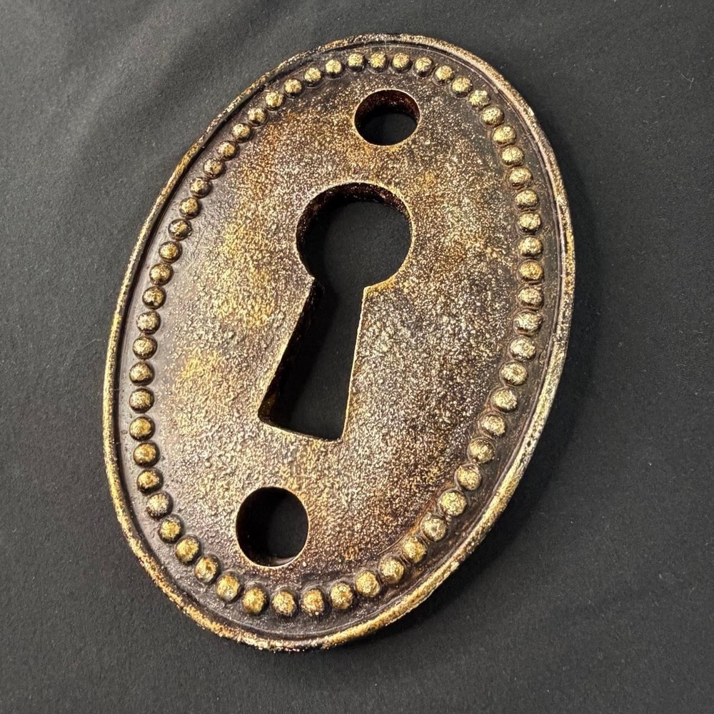 Bronze Keyhole Decor Accent w/ Beaded Border